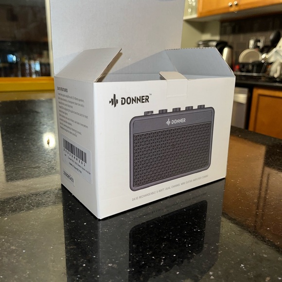 Mini Guitar Amplifier - Donner - Picture 3 of 6